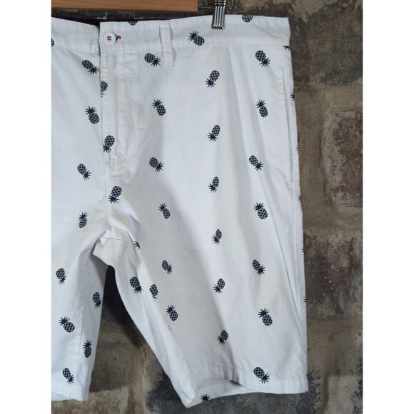 Beverly Hills Polo Club Shorts Men's 38‎ White Blue Pineapple Print Cruise - Picture 5 of 14